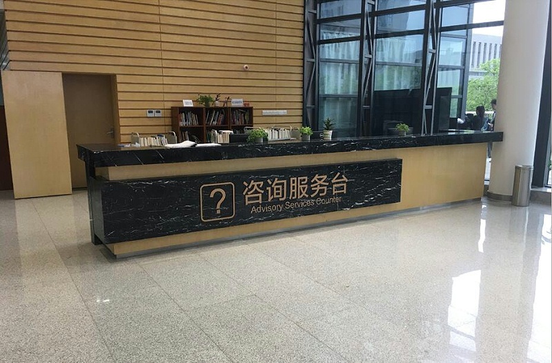 標識牌廠家分享：高端酒店標識設計的三個要點-千帆標識，行業(yè)經(jīng)驗18年，為400+企業(yè)或市政單位提供標識系統(tǒng)解決方案。